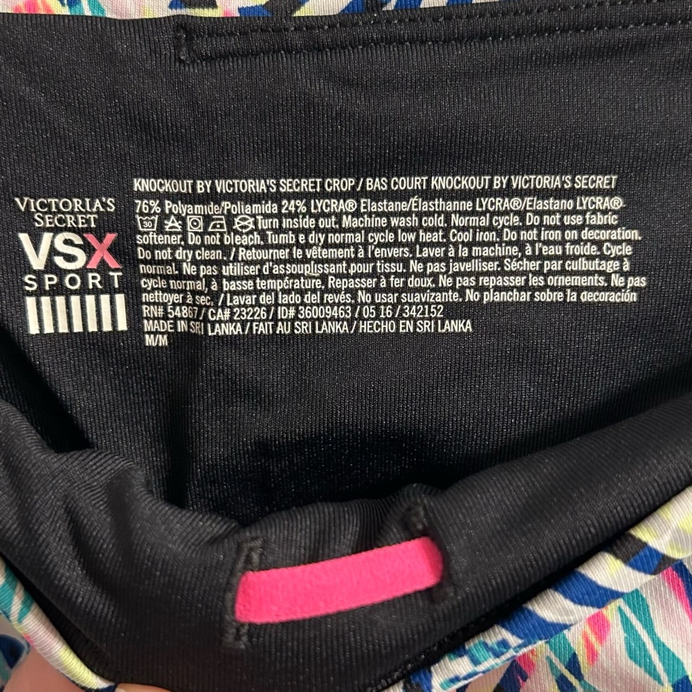 Geometric Patterned Capri Leggings - image 4